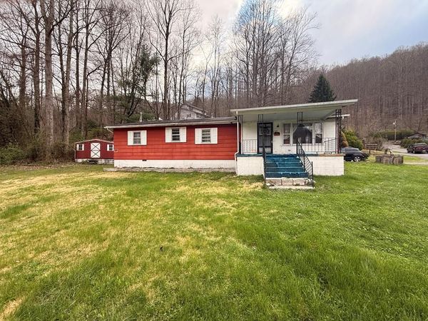 105 Denny St, OCEANA, WV 24870