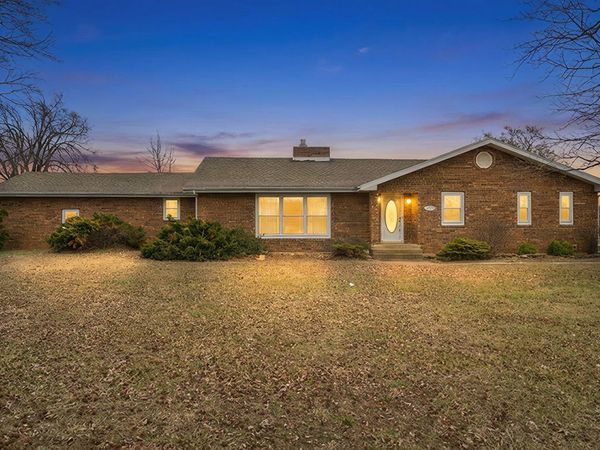 3916 S Springfield Avenue , Bolivar, MO 65613