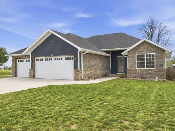 520 N Stella Court , Willard, MO 65781