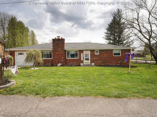 1 Hillcrest Drive, Teays, WV 25560