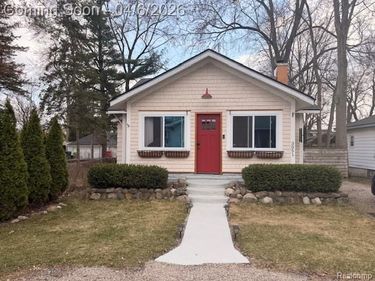 3051 Kenrick Street, Keego Harbor, MI 48320