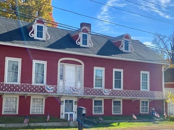 4 Townsend St, Pepperell, MA 01463