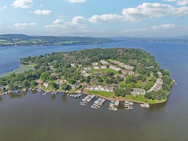 W11574 Island View Court, Lodi, WI 53555