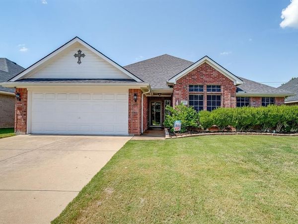 725 Snapper Drive, Burleson, TX 76028