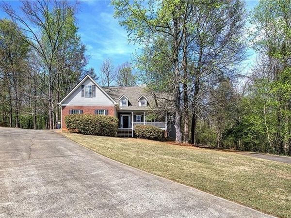 10 Carriage Lane NW, Cartersville, GA 30120