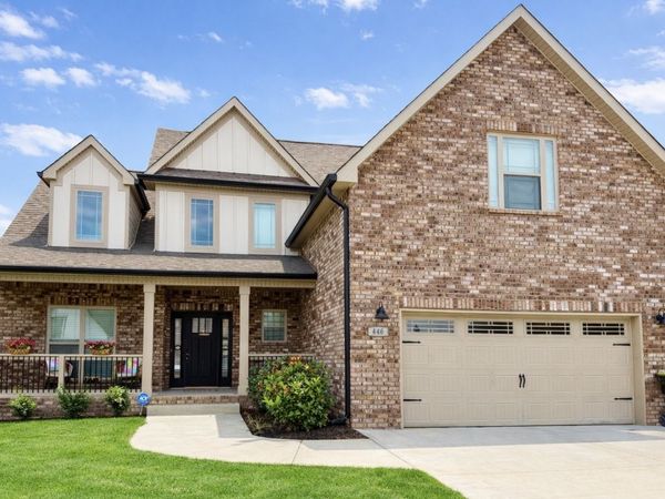 446 Spiderwort Dr, Clarksville, TN 37043