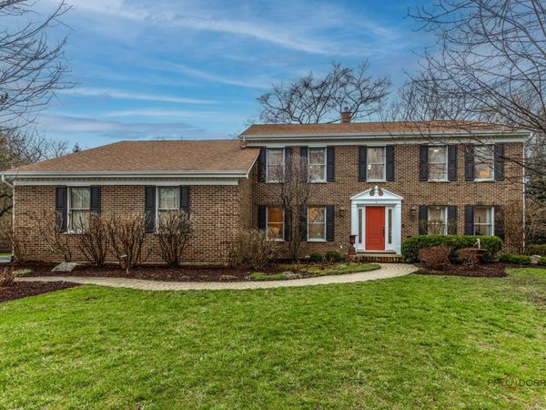 9 Devonshire Lane , Lincolnshire, IL 60069