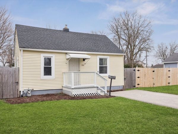 557 Howard Avenue , Aurora, IL 60506