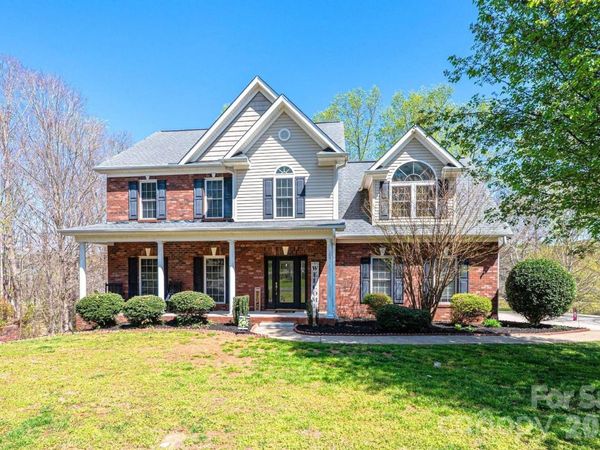 2586 Henry Falls Drive, Hickory, NC 28602