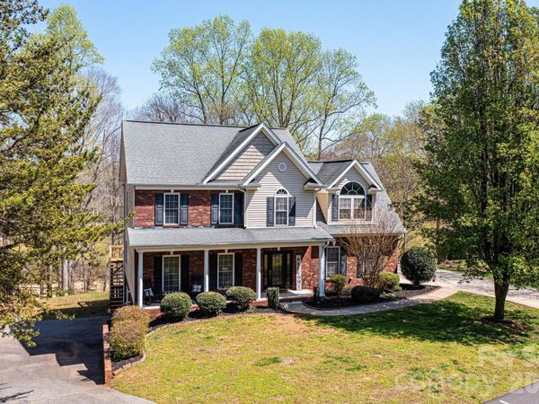 2586 Henry Falls Drive , Hickory, NC 28602