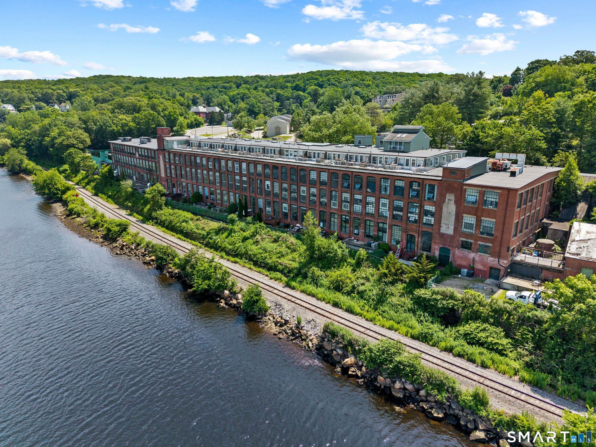 68 Thermos , Unit 215B, Norwich, CT 06360 Main Photo