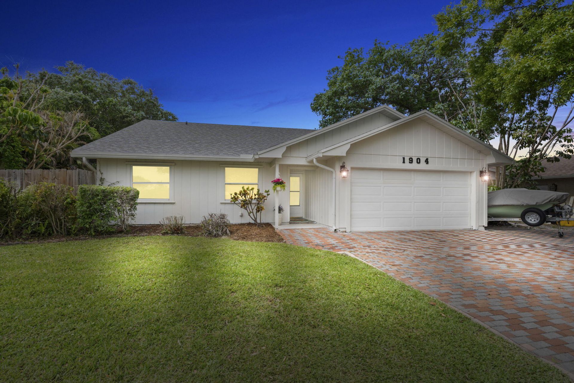 1904 NE Avenida Dracaena, Jensen Beach, FL 34957 Photo