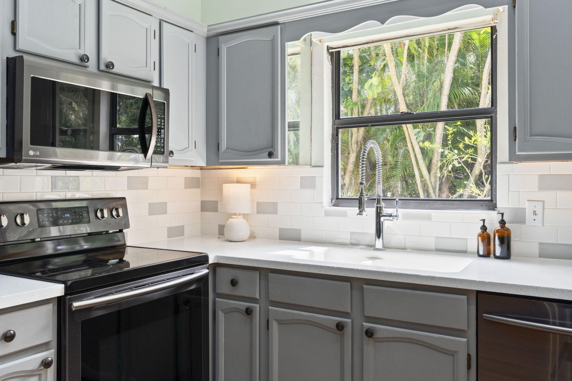 1904 NE Avenida Dracaena, Jensen Beach, FL 34957 Photo