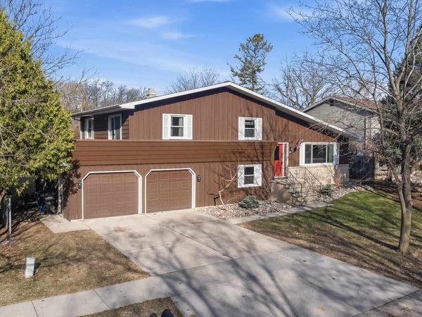 909 BROOKWOOD COURT, Oshkosh, WI 54902