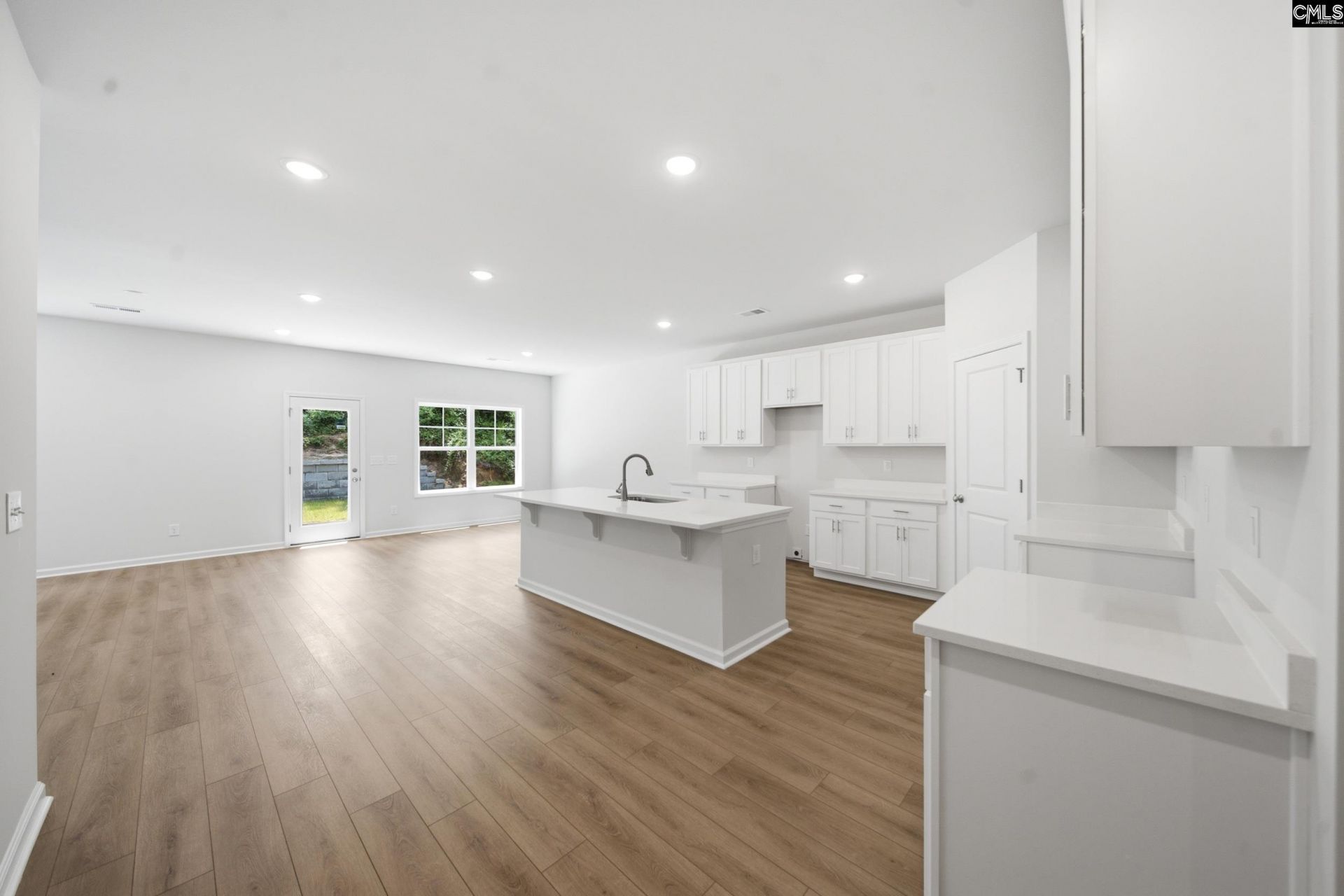 713 Samantha Street Photo 11