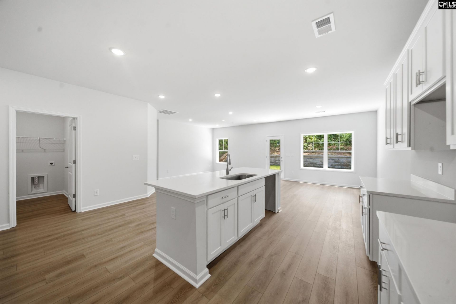 713 Samantha Street Photo 12