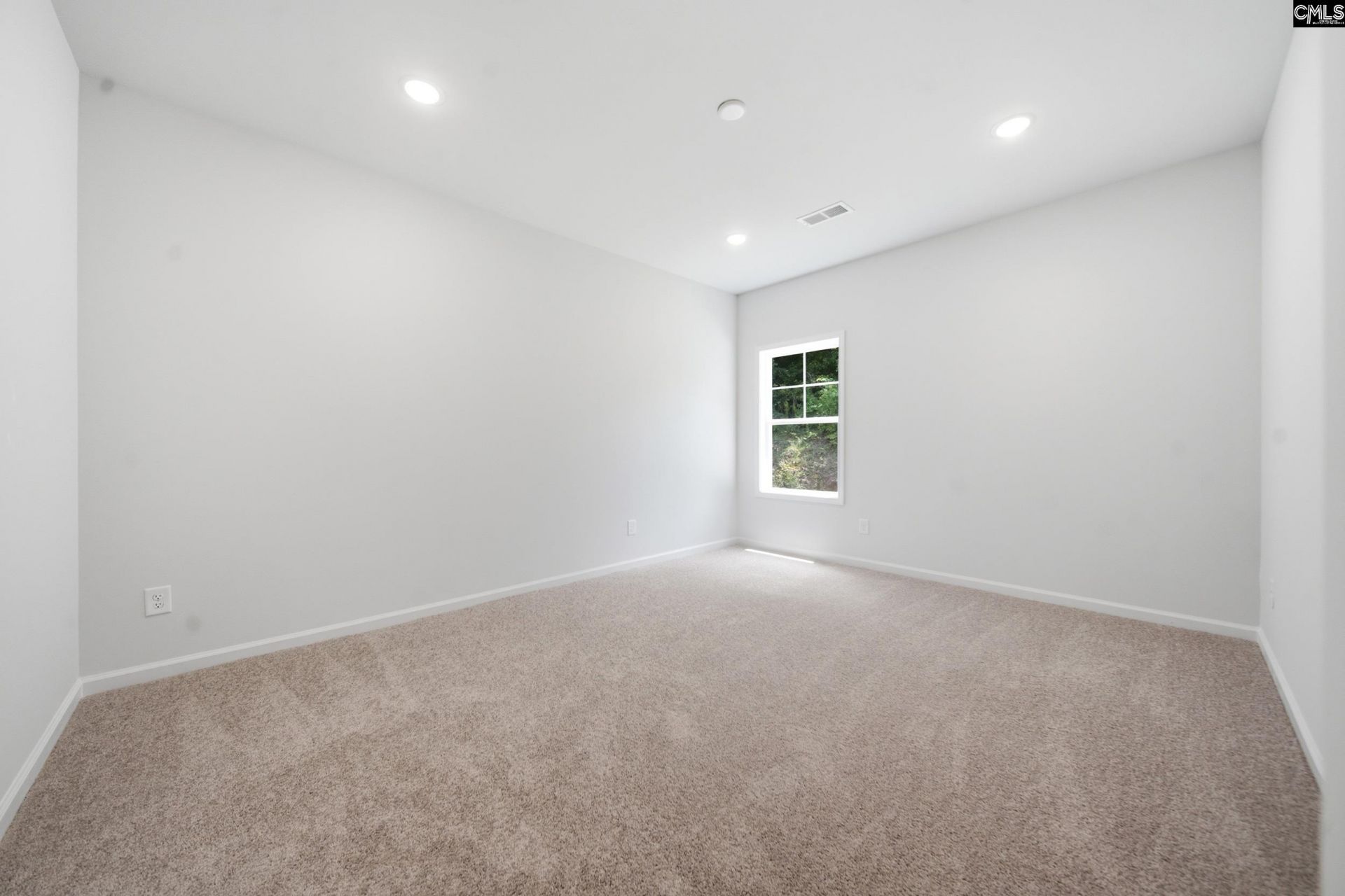 713 Samantha Street Photo 15