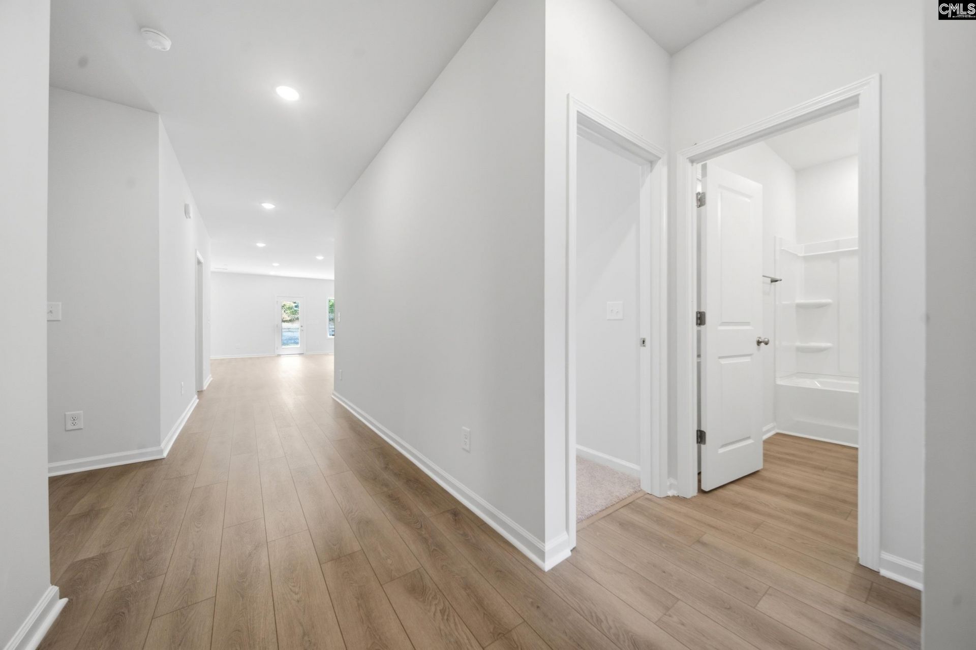713 Samantha Street Photo 4