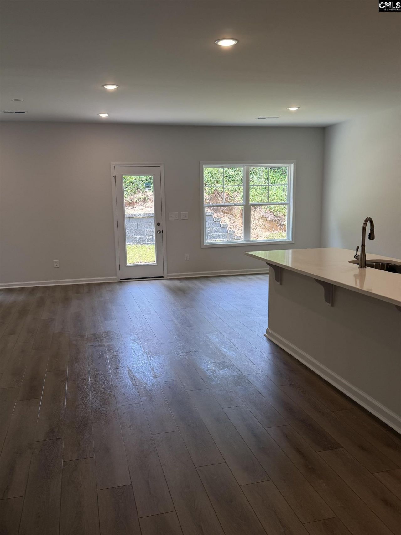713 Samantha Street Photo 4