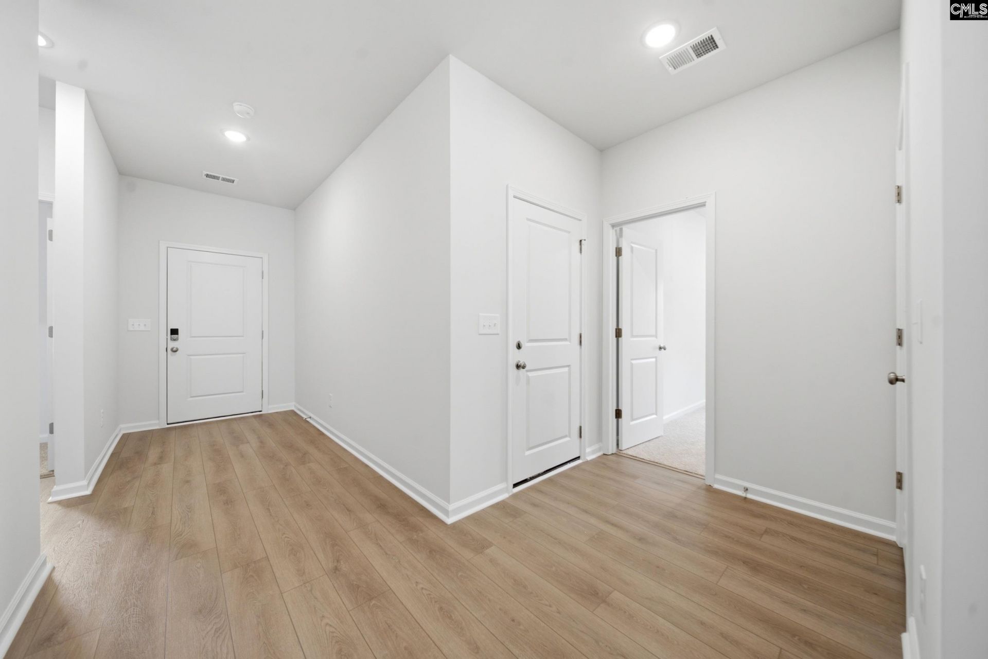 713 Samantha Street Photo 8
