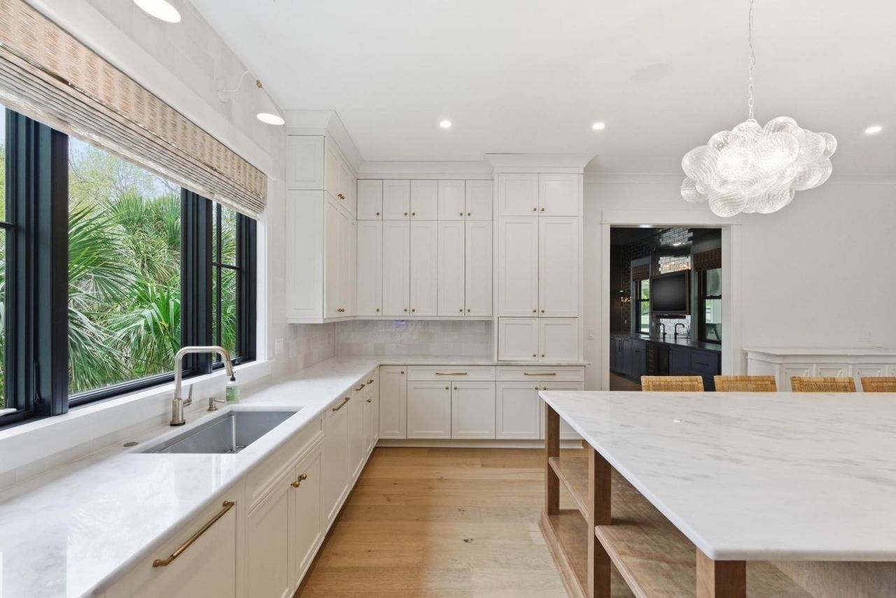 8 29th Avenue Photo 11