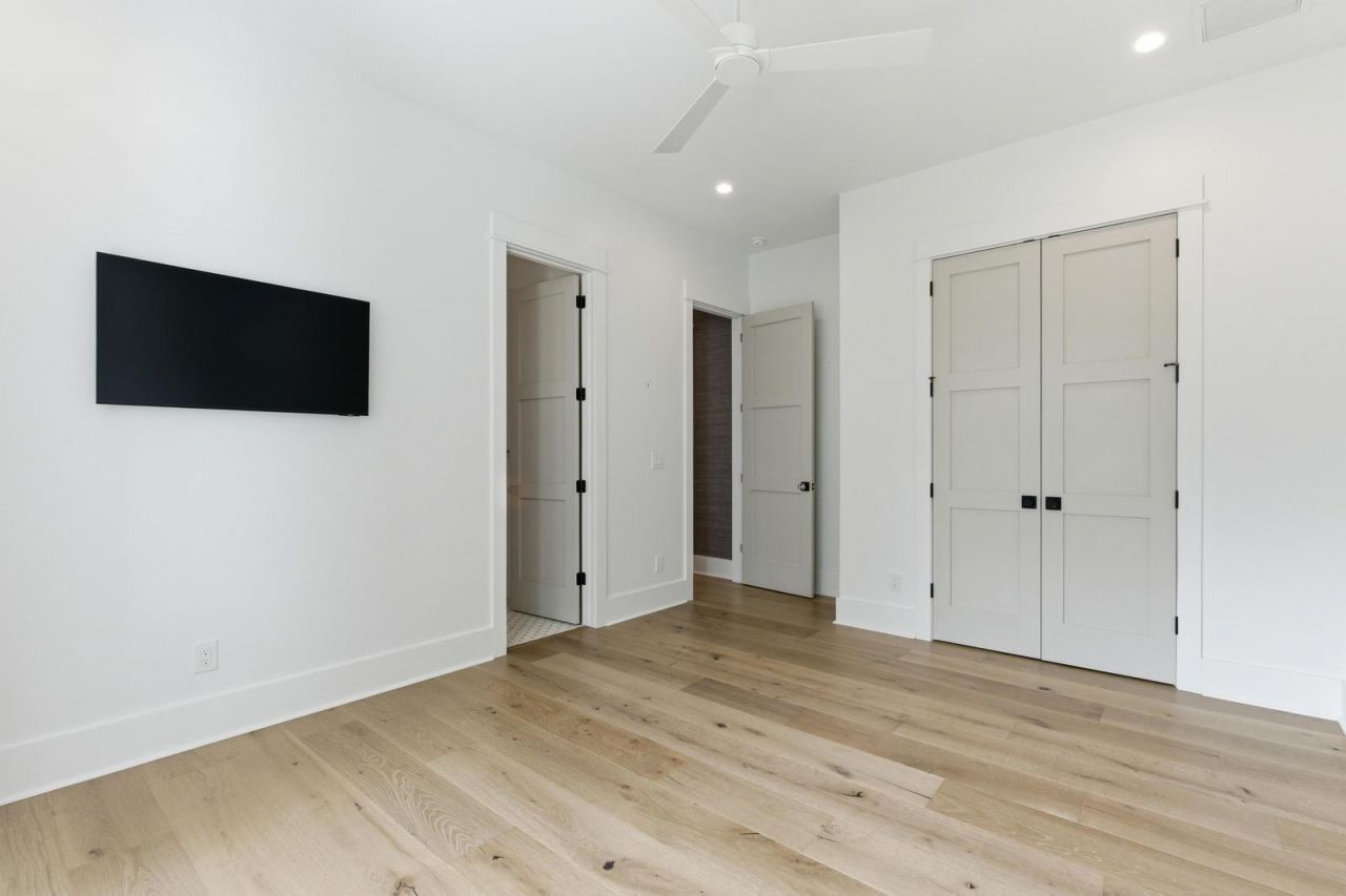 8 29th Avenue Photo 27