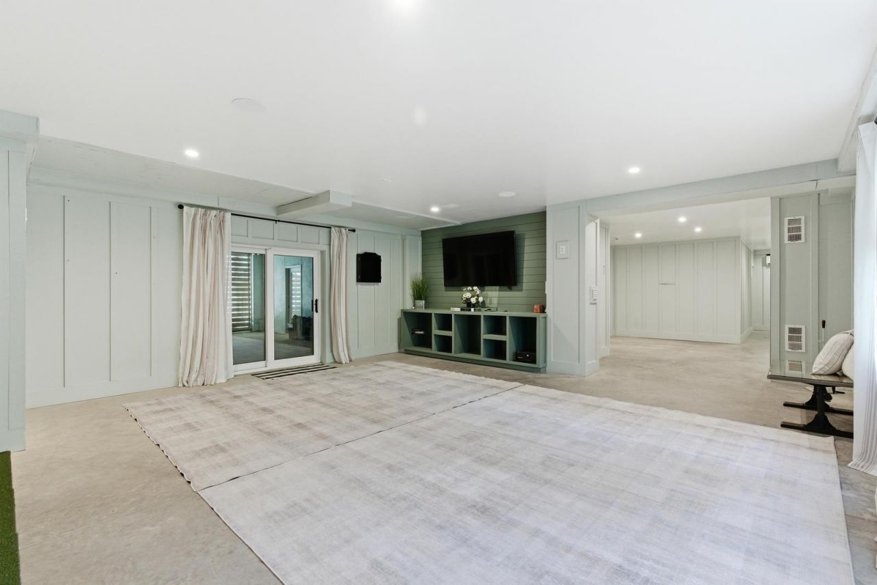 8 29th Avenue Photo 32