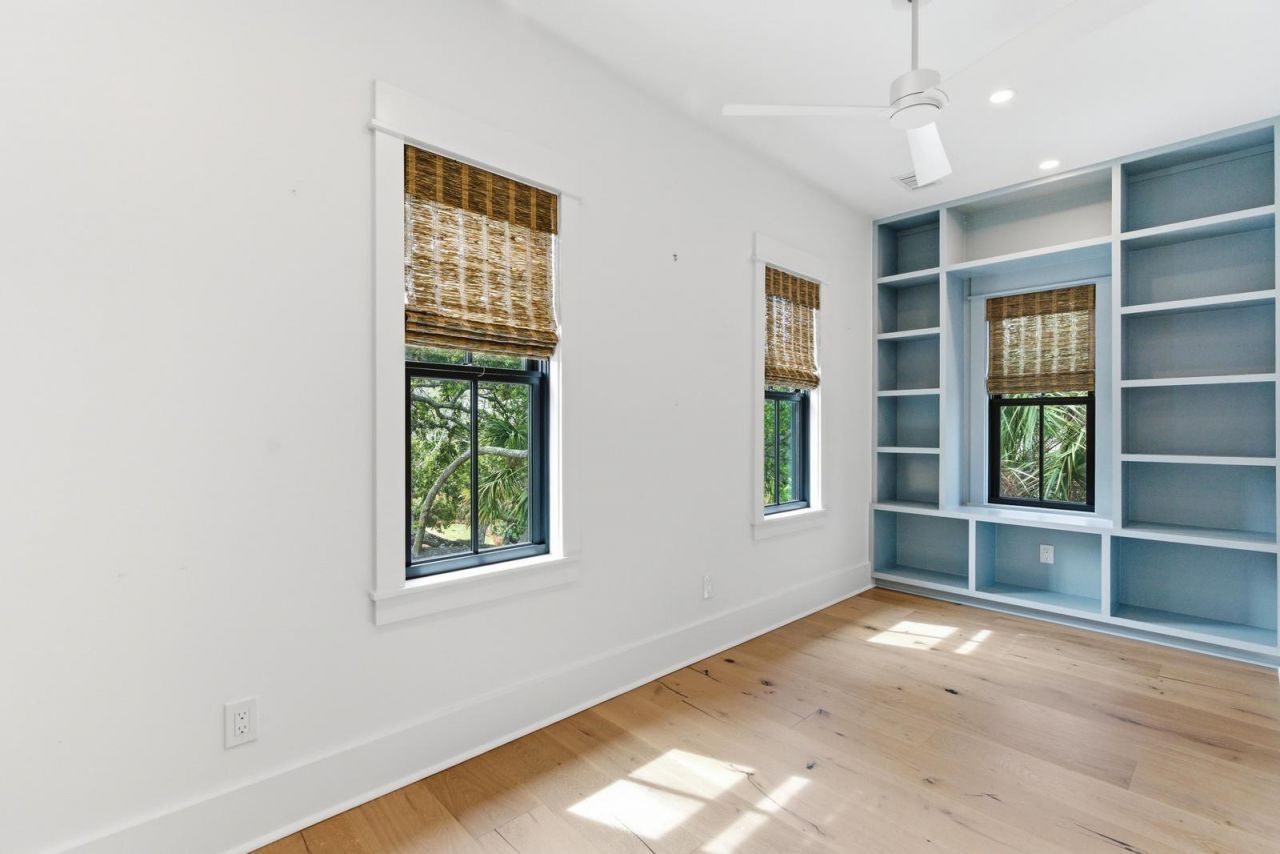 8 29th Avenue Photo 35