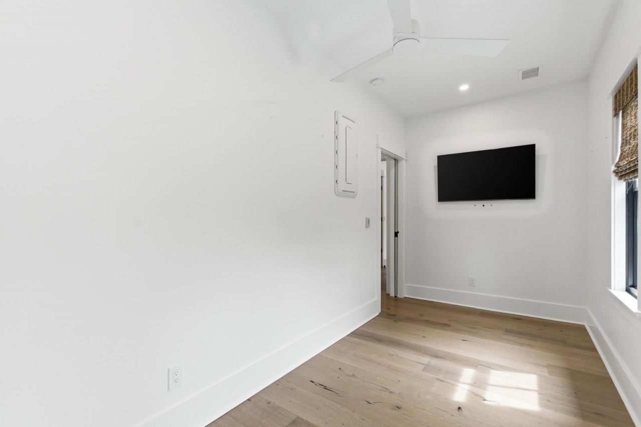 8 29th Avenue Photo 36