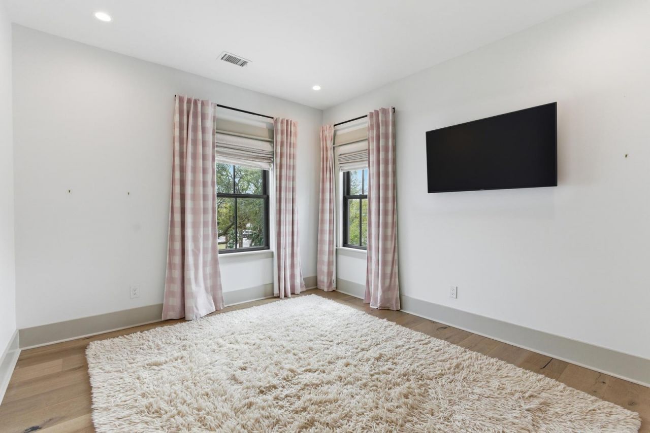 8 29th Avenue Photo 38