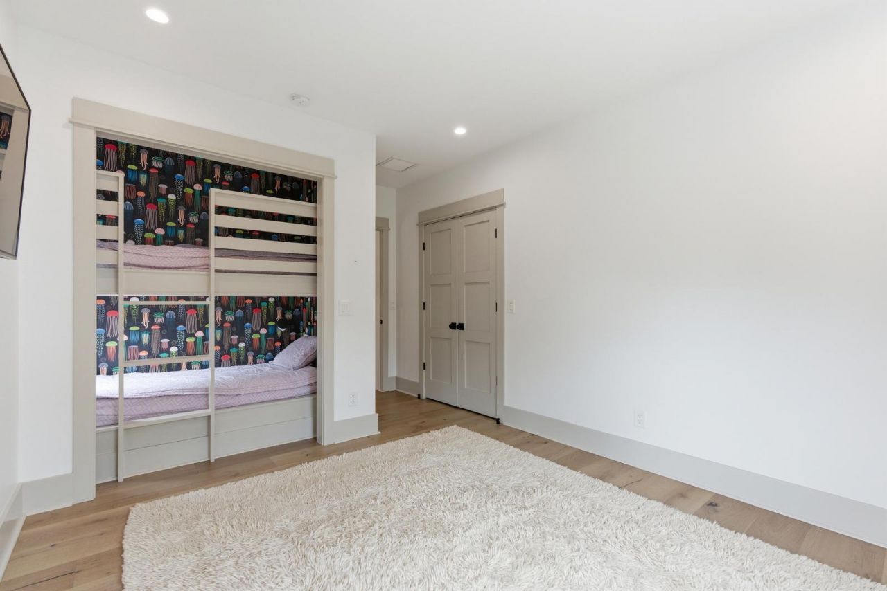 8 29th Avenue Photo 39