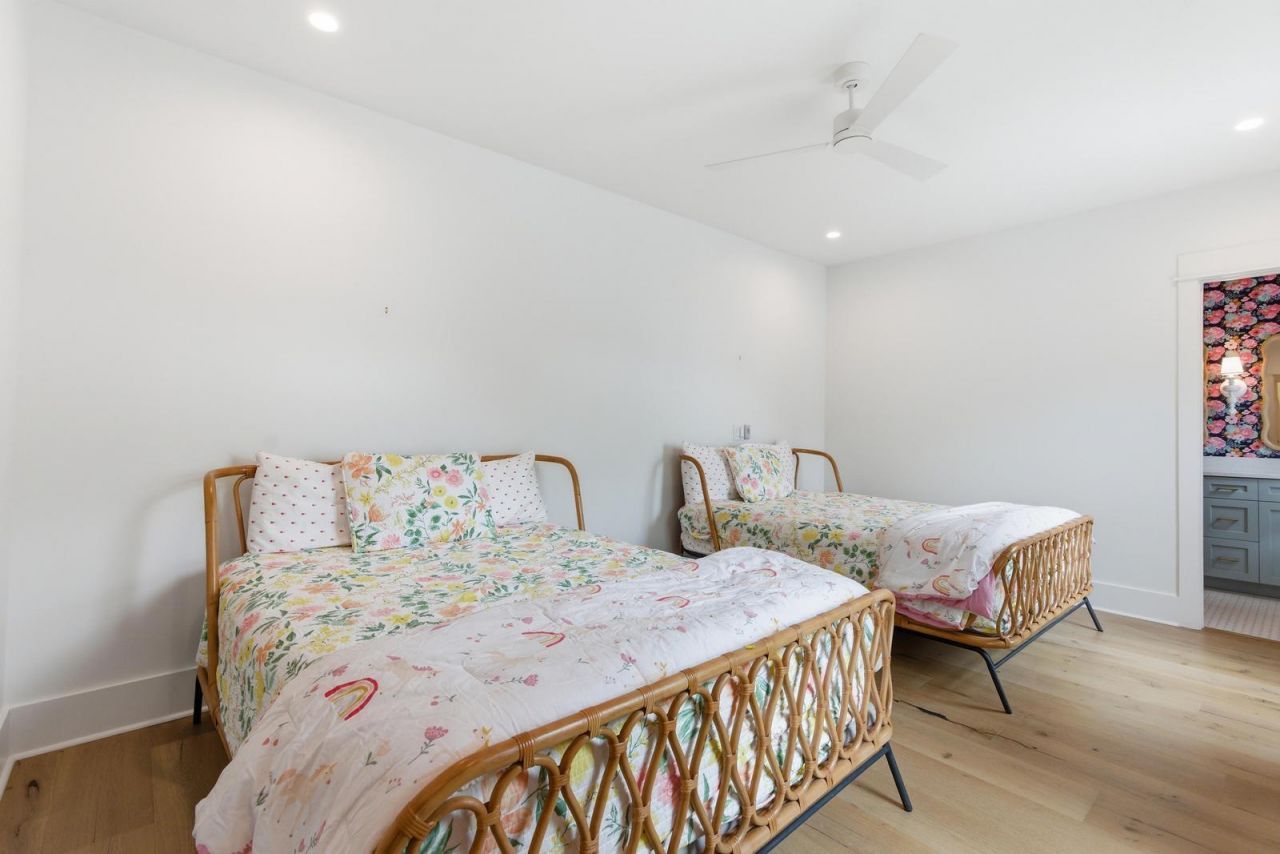 8 29th Avenue Photo 48