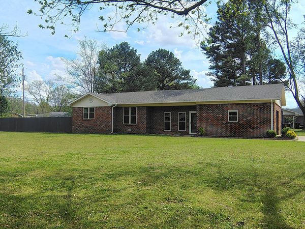 2419 E Court Street , Dyersburg, TN 38024
