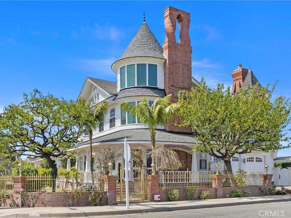 1919 Santa Ana , Costa Mesa, CA 92627