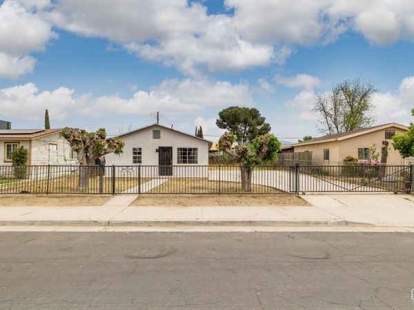 10001 Waco Avenue, Lamont, CA 93241