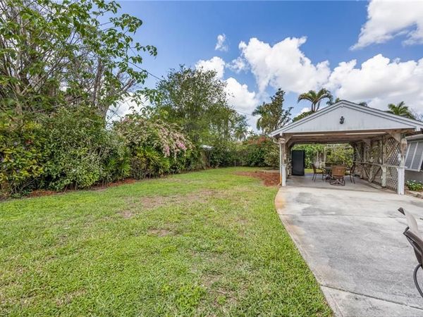 2261 11th ST N, NAPLES, FL 34103