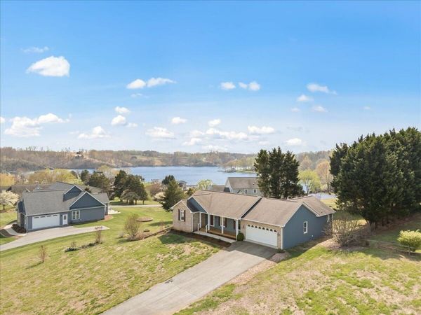 636 Boxwoodgreen DR , Wirtz, VA 24184