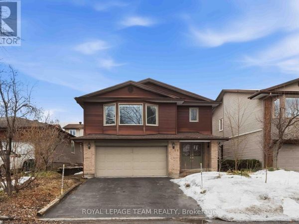 19 Hackett Street , Ottawa, ON K1V0P9