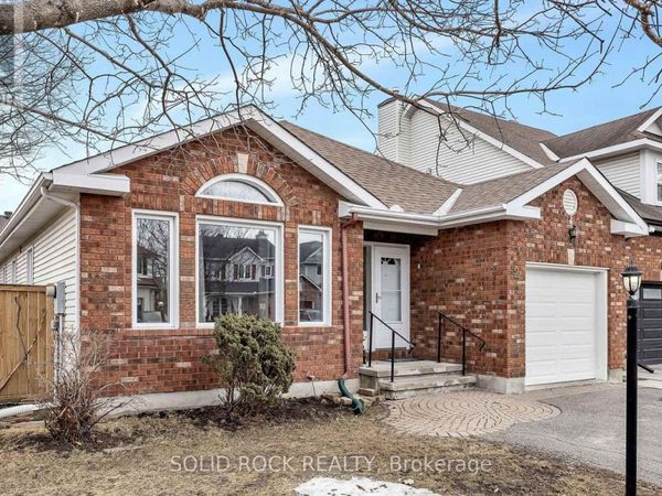 2 Newborough Crescent , Ottawa, ON K2G6A2