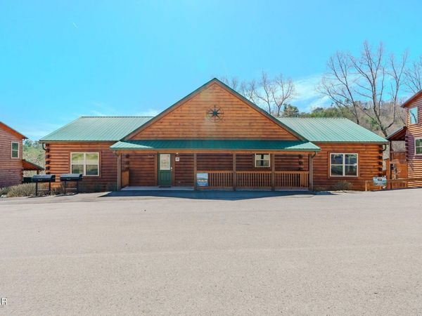 825 String Run Way Street, Pigeon Forge, TN 37863