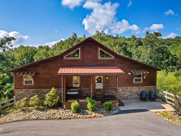 1017 Wiley Oakley Drive, Gatlinburg, TN 37738