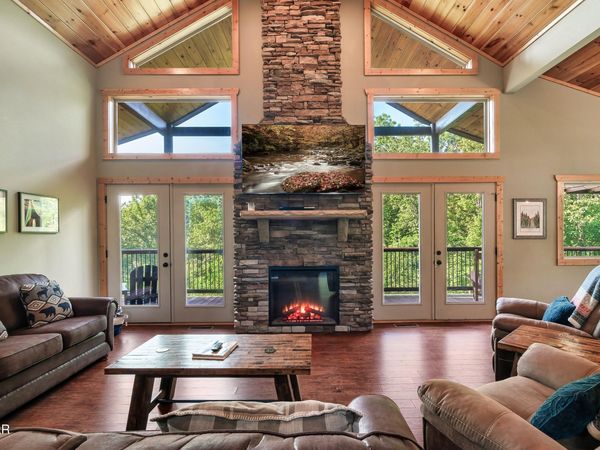 1017 Wiley Oakley Drive, Gatlinburg, TN 37738