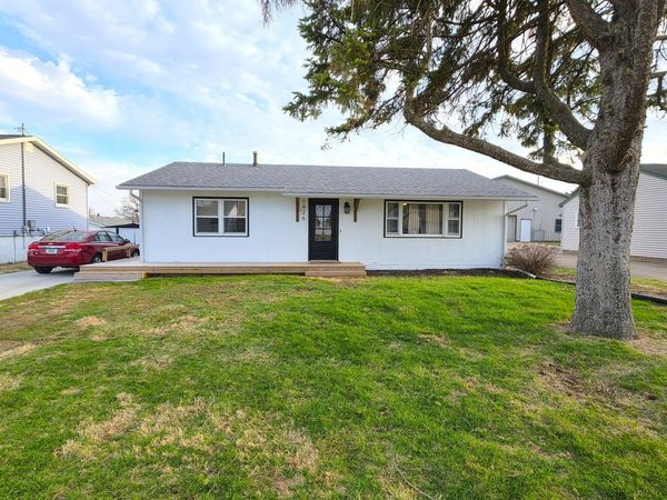 1426 Davenport Street , Le Claire, IA 52753