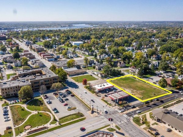 321 W Locust Street , Davenport, IA 52803