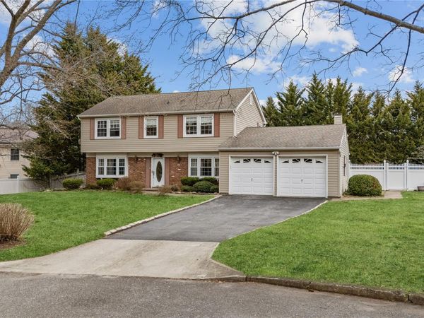 3 Split Rail Lane , East Setauket, NY 11733