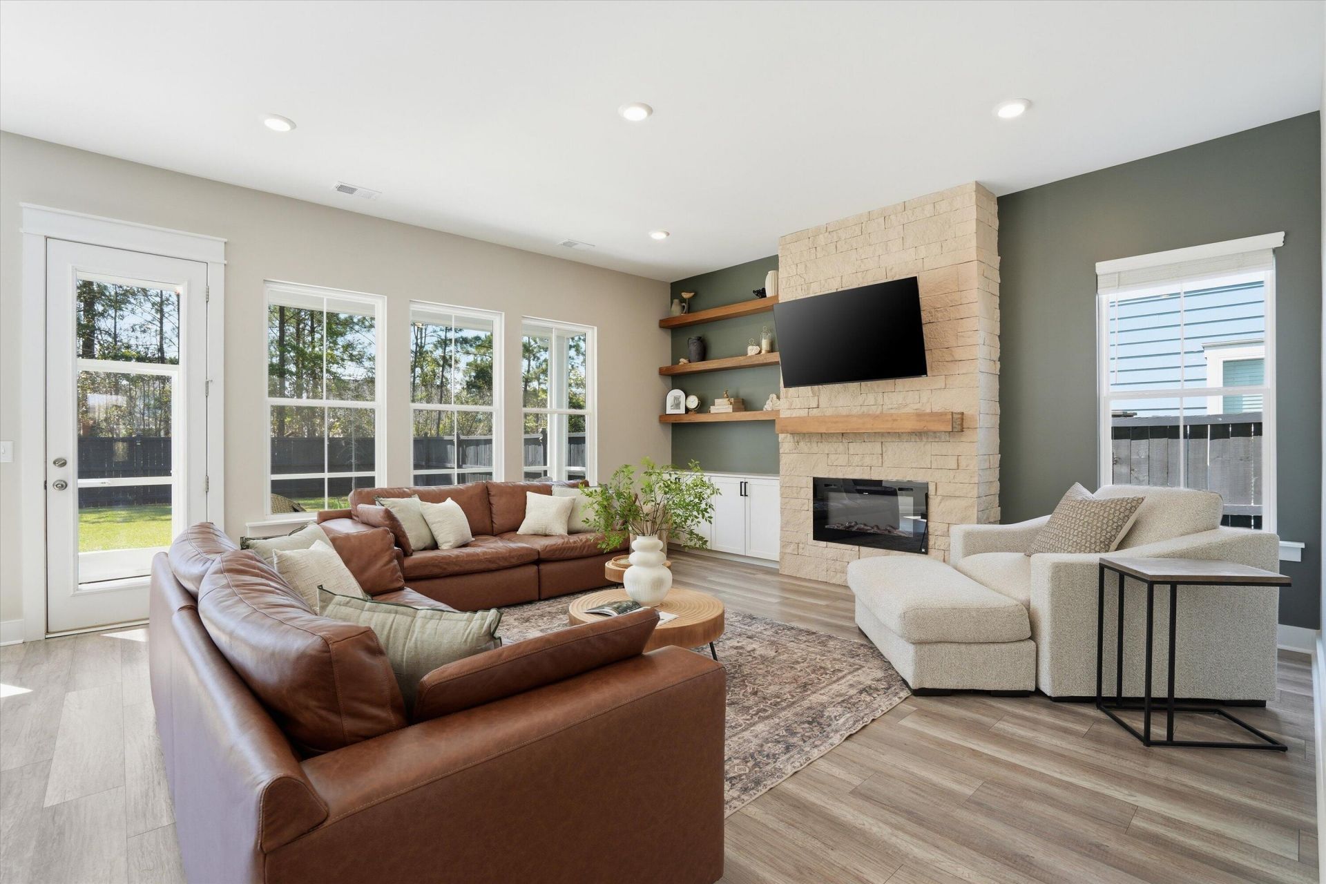 389 Parish Farms Drive Photo 7