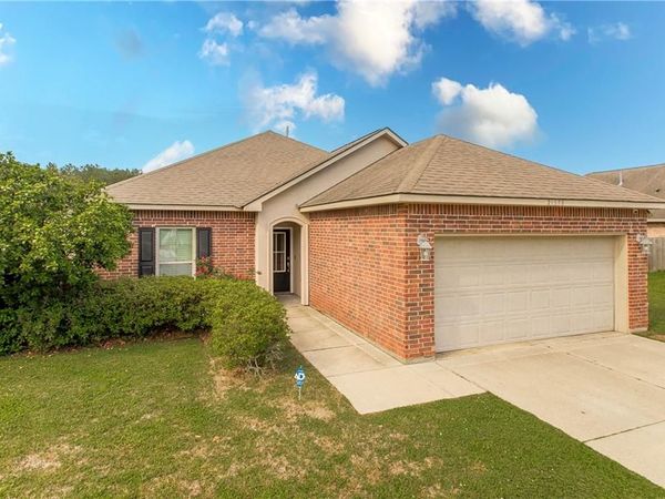 21376 BEAU CHATEAU Boulevard, Ponchatoula, LA 70454