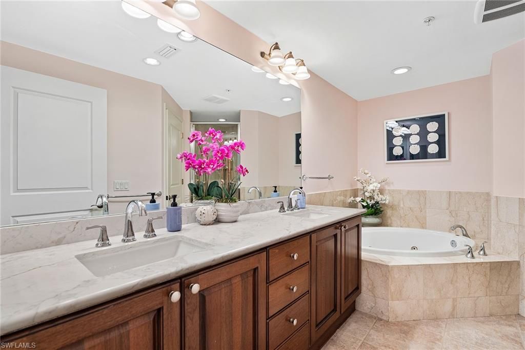 965 Sandpiper St, Unit J204, Naples, FL 34102 Photo