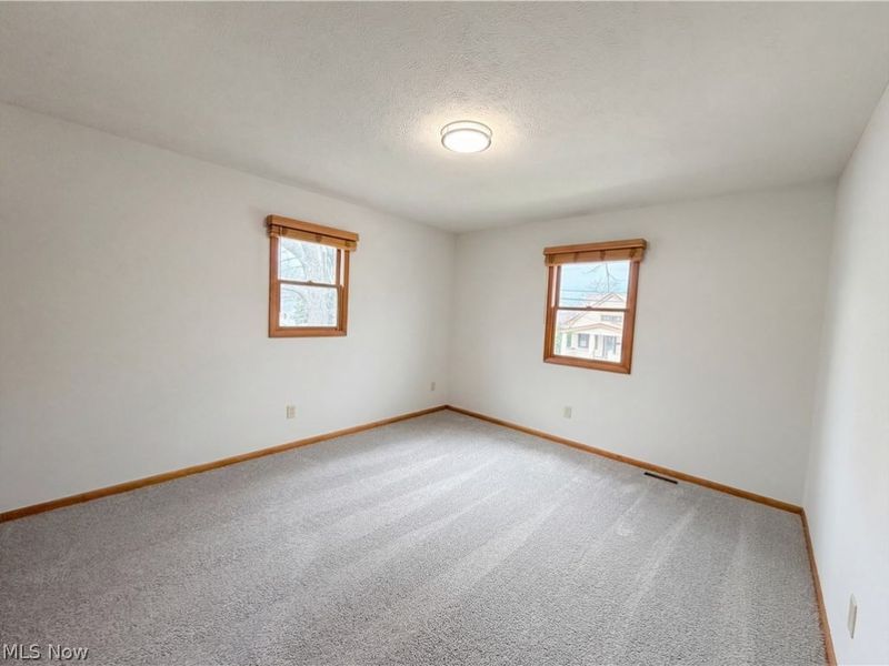 20710 Miller Avenue, Cleveland, OH 44119 Photo 17