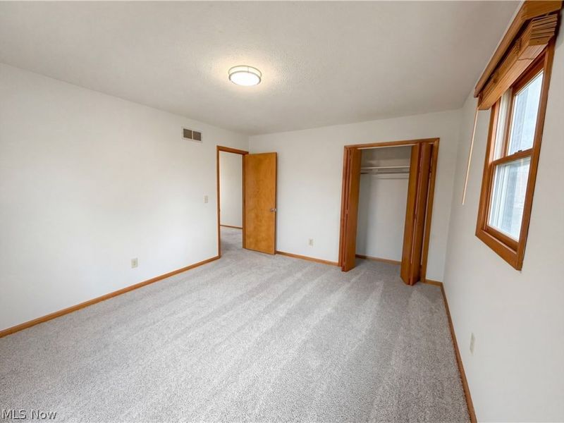 20710 Miller Avenue, Cleveland, OH 44119 Photo 18